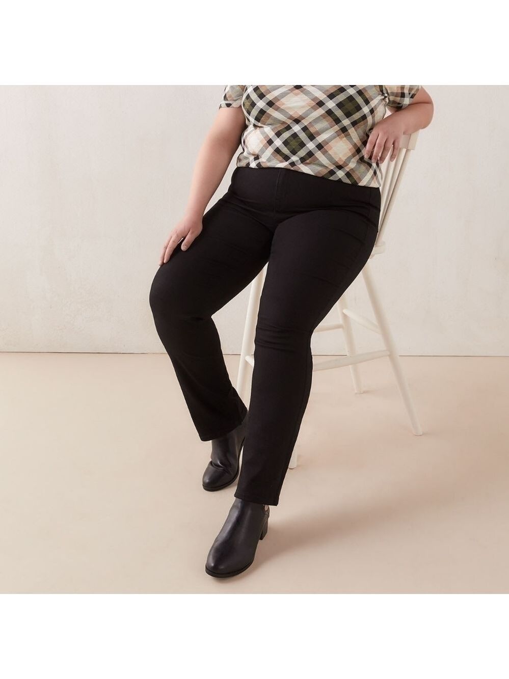 32 T [5X]- d/C Jeans • Curvy Fit Straight-Leg Jeans